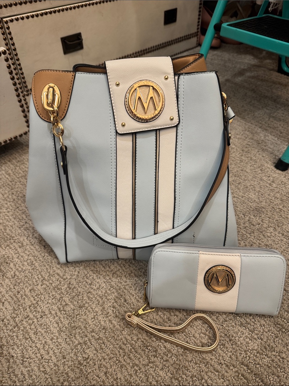 Mia K  Bag w/ NEW Wallet - Baby Blue & White